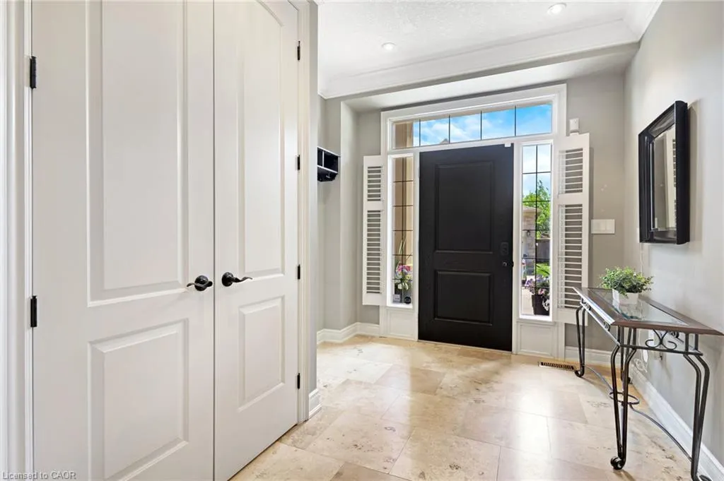 258 Edgewater Crescent, #8