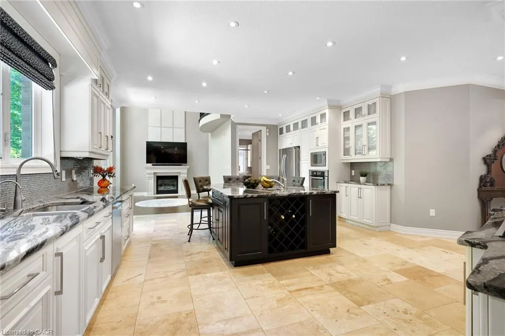 258 Edgewater Crescent, #8