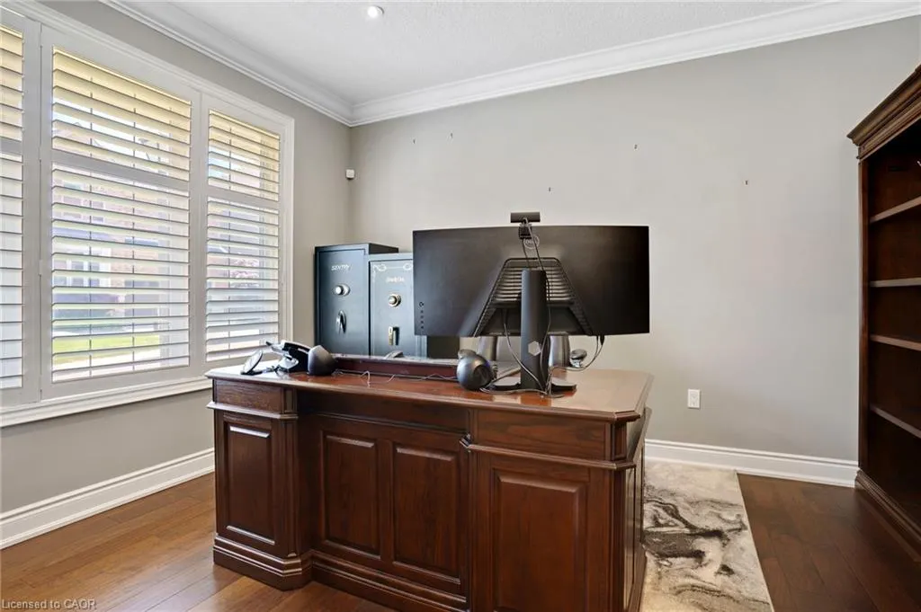 258 Edgewater Crescent, #8