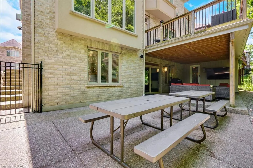 258 Edgewater Crescent, #8