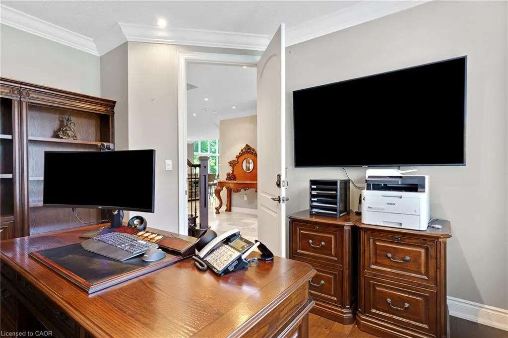 258 Edgewater Crescent, #8