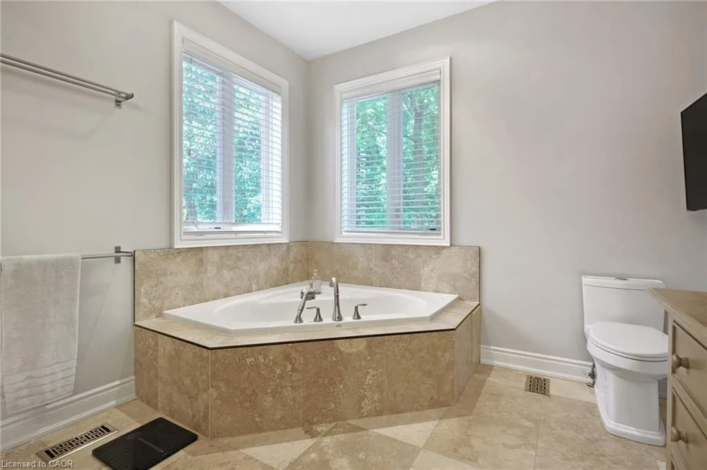 258 Edgewater Crescent, #8