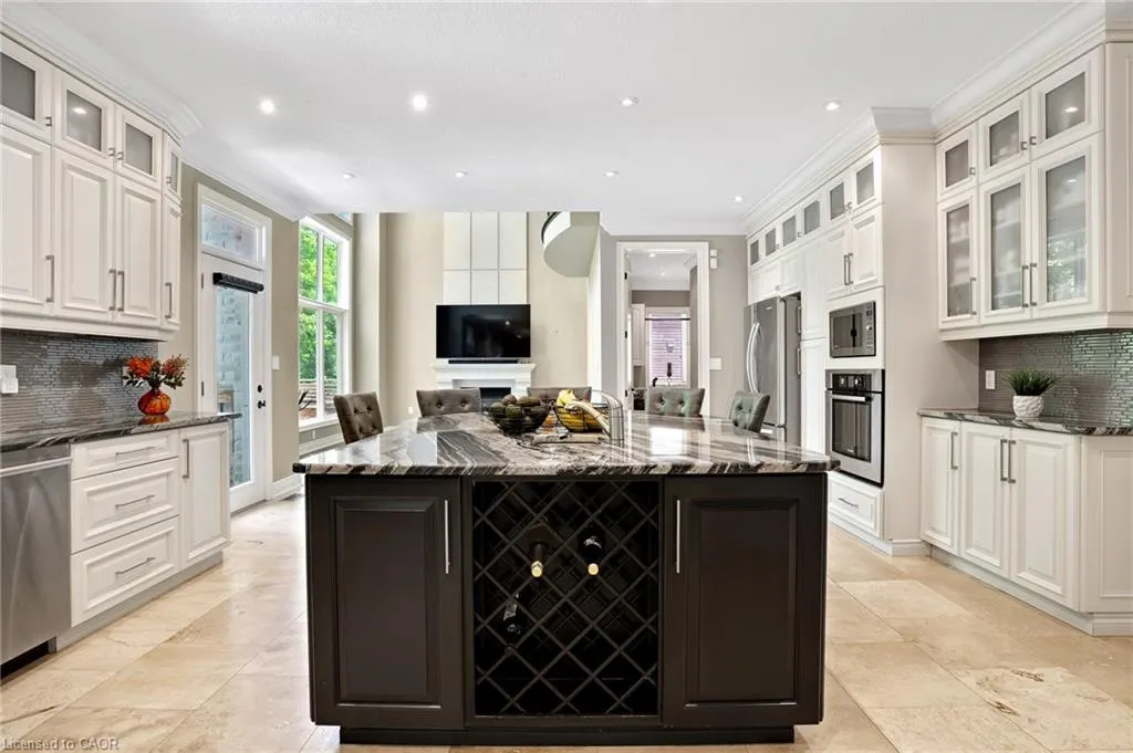 258 Edgewater Crescent, #8