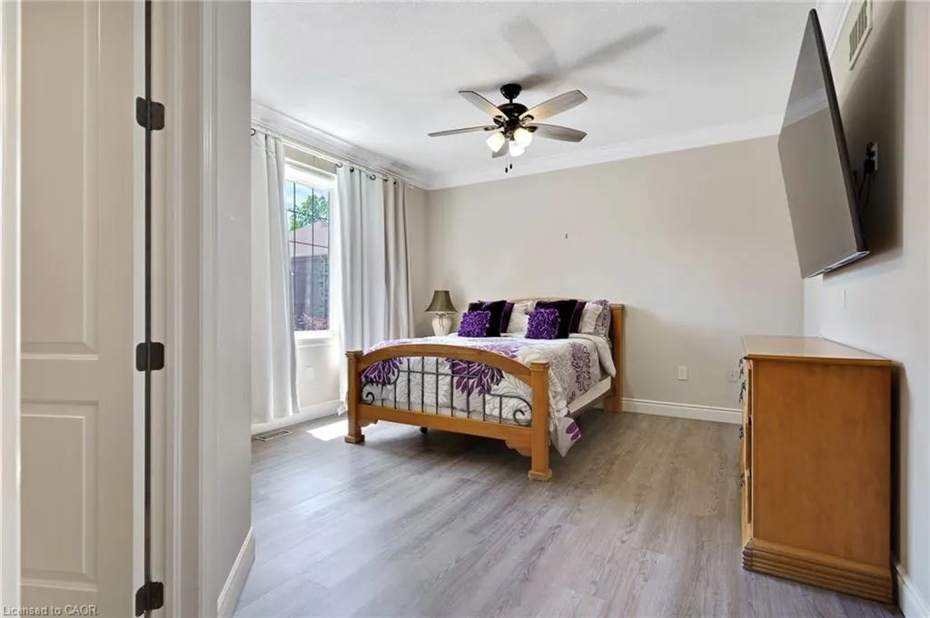 258 Edgewater Crescent, #8