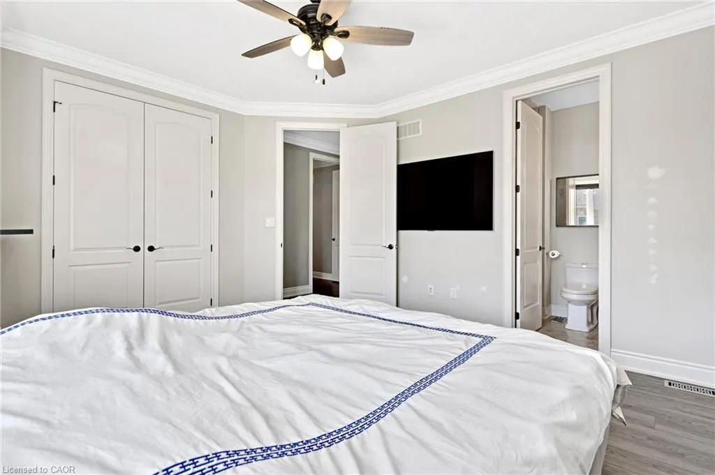 258 Edgewater Crescent, #8