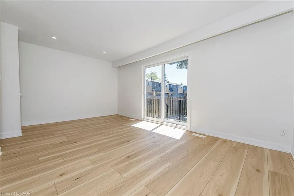 20 Anna Capri Drive, #8