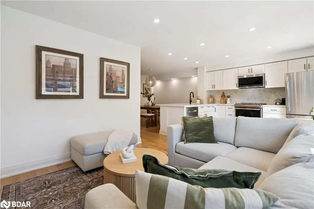 2438 Baintree Crescent