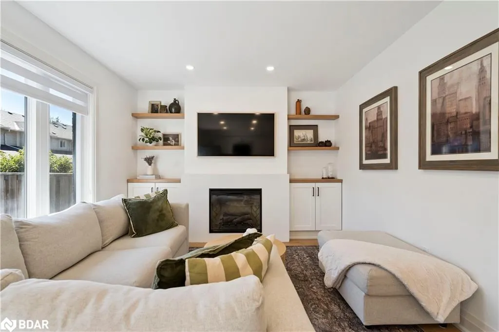 2438 Baintree Crescent