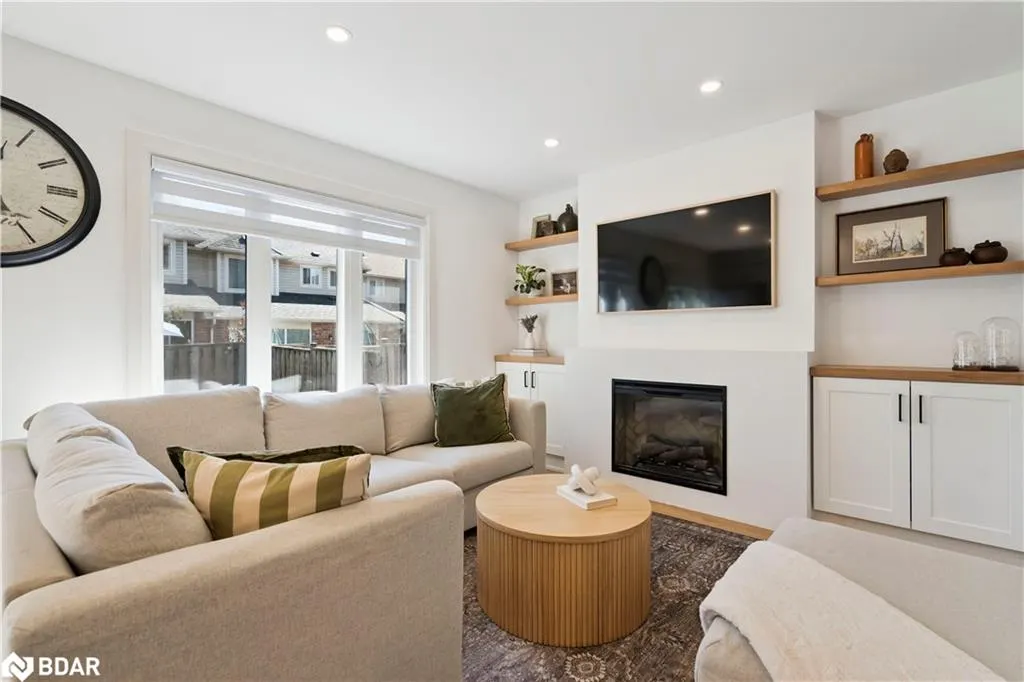 2438 Baintree Crescent