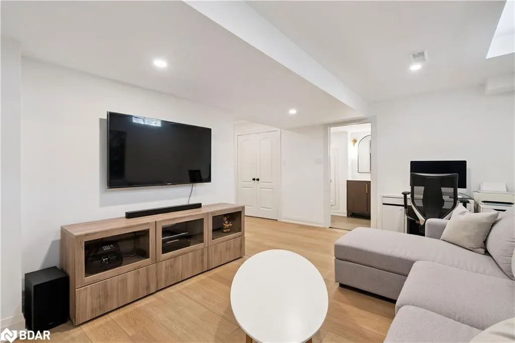 2438 Baintree Crescent