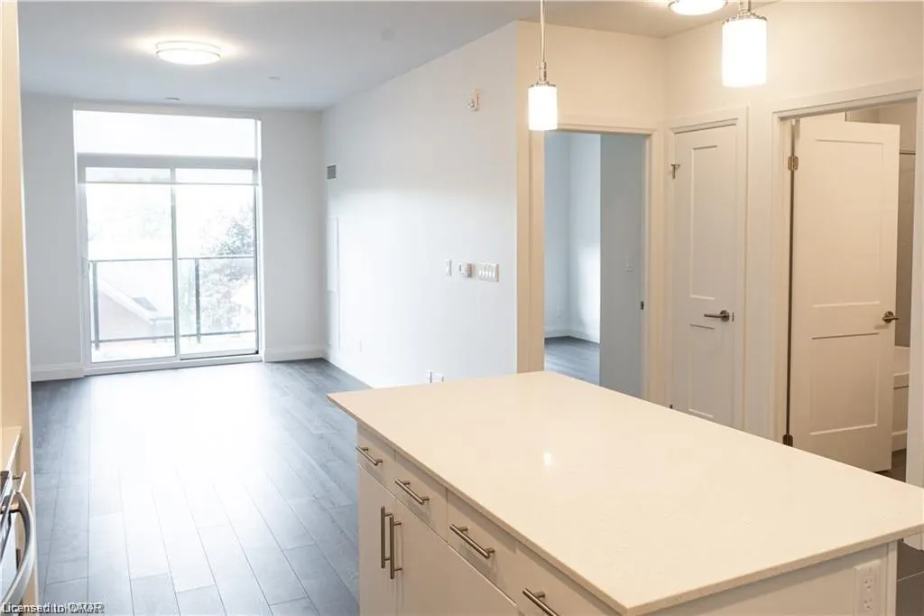 399 Queen Street S, #206