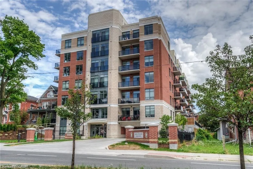 399 Queen Street S, #206