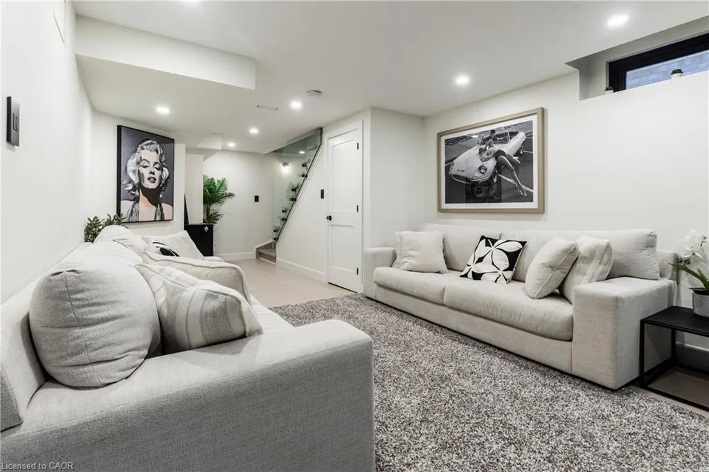 252 Upper Mount Albion Road