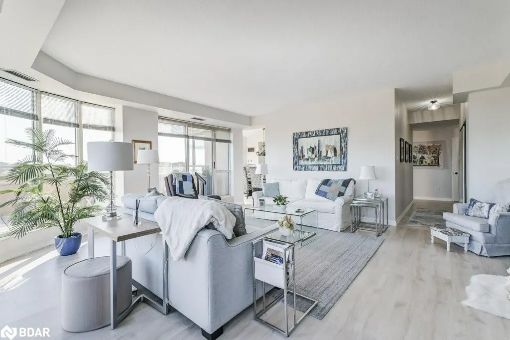 2511 Lakeshore Road W, #519
