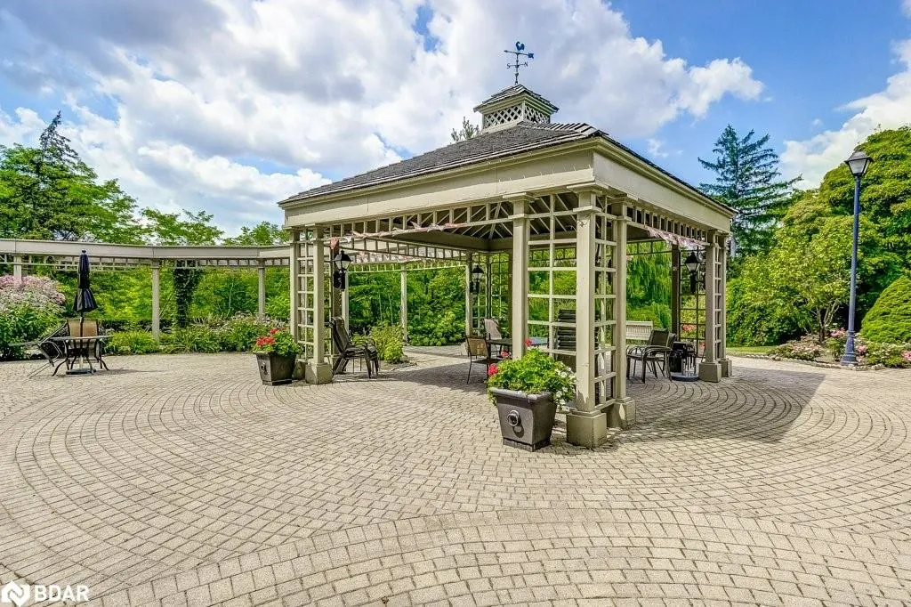 2511 Lakeshore Road W, #519