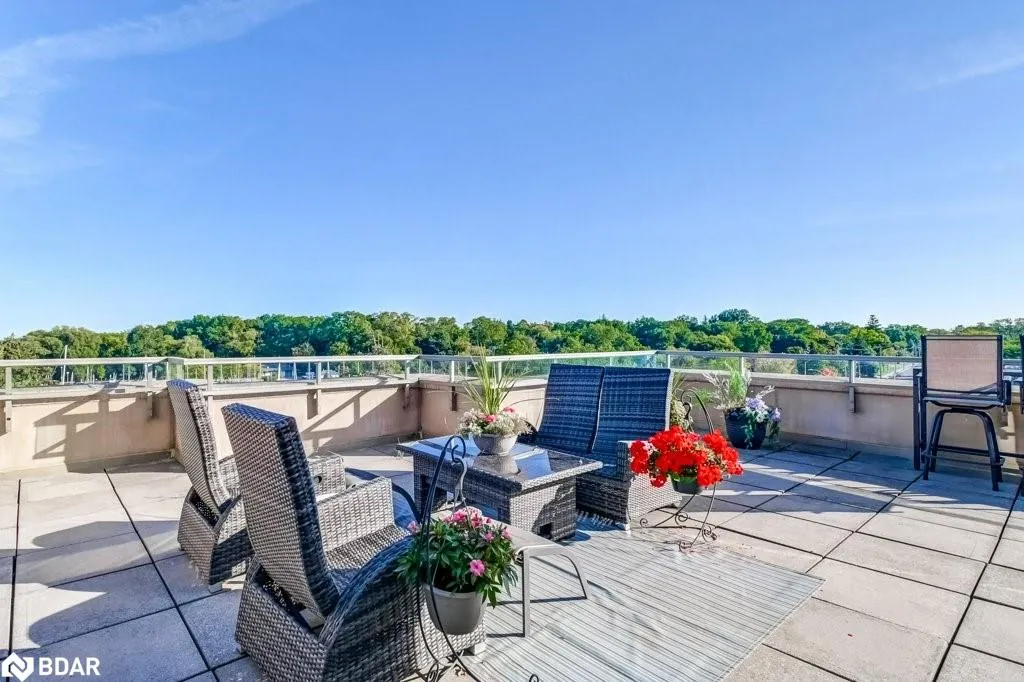 2511 Lakeshore Road W, #519