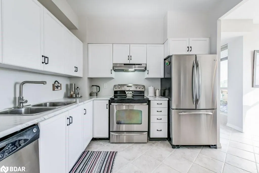 2511 Lakeshore Road W, #519