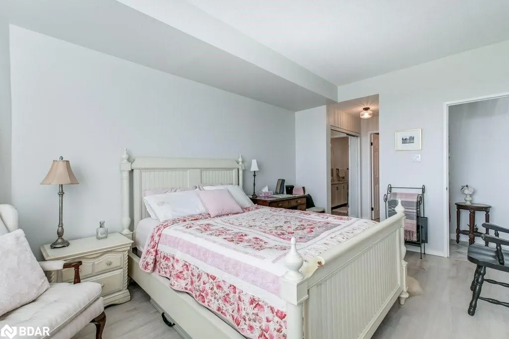 2511 Lakeshore Road W, #519