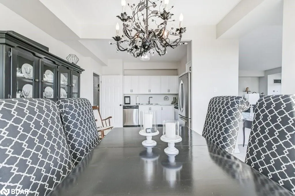2511 Lakeshore Road W, #519