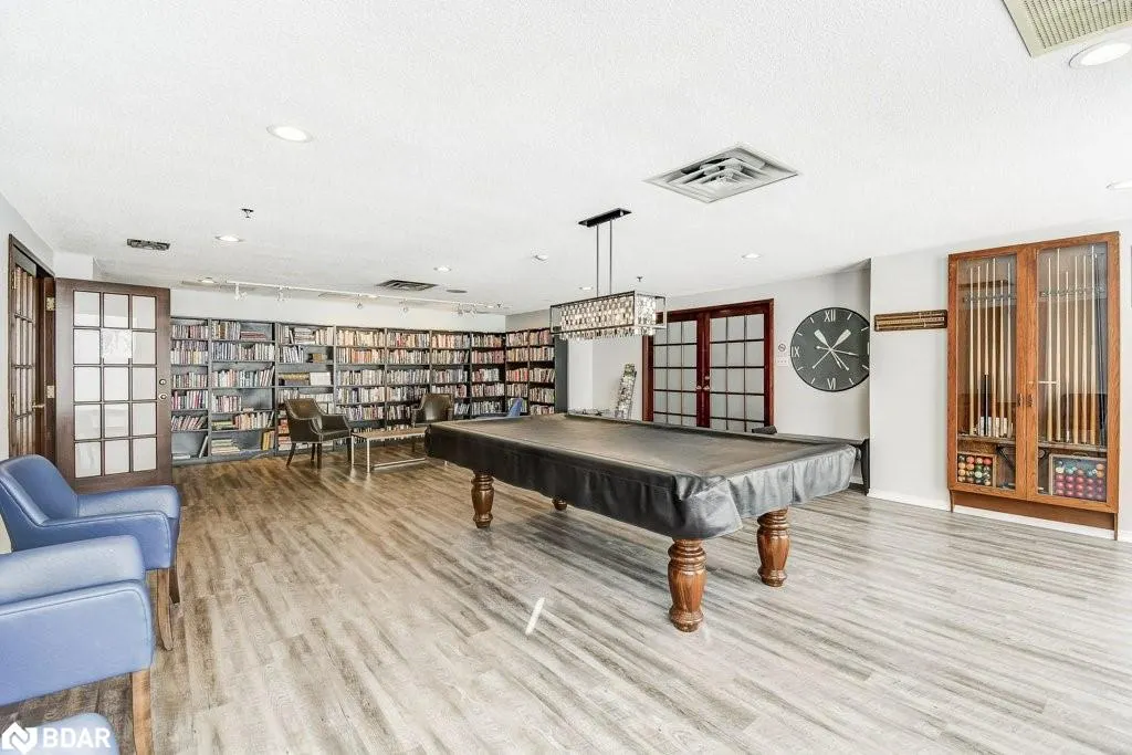 2511 Lakeshore Road W, #519