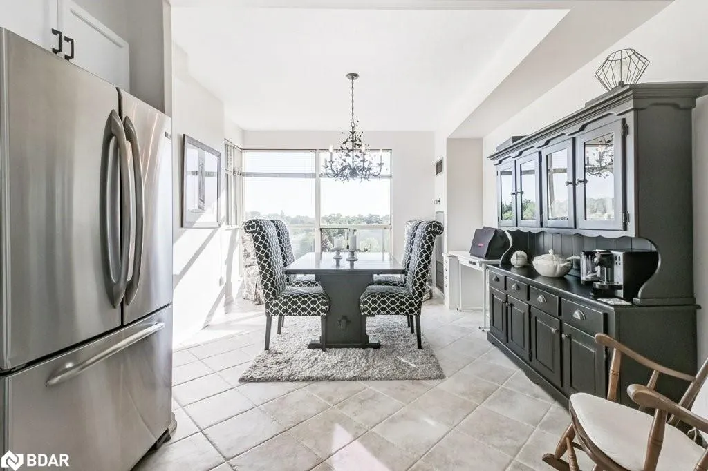 2511 Lakeshore Road W, #519