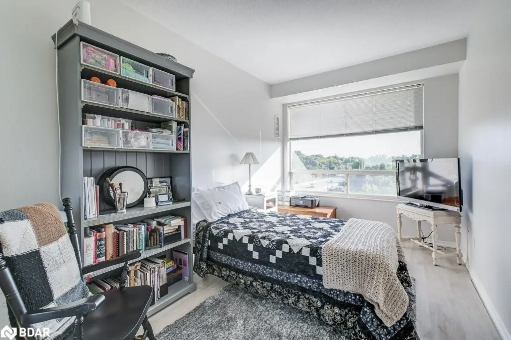 2511 Lakeshore Road W, #519
