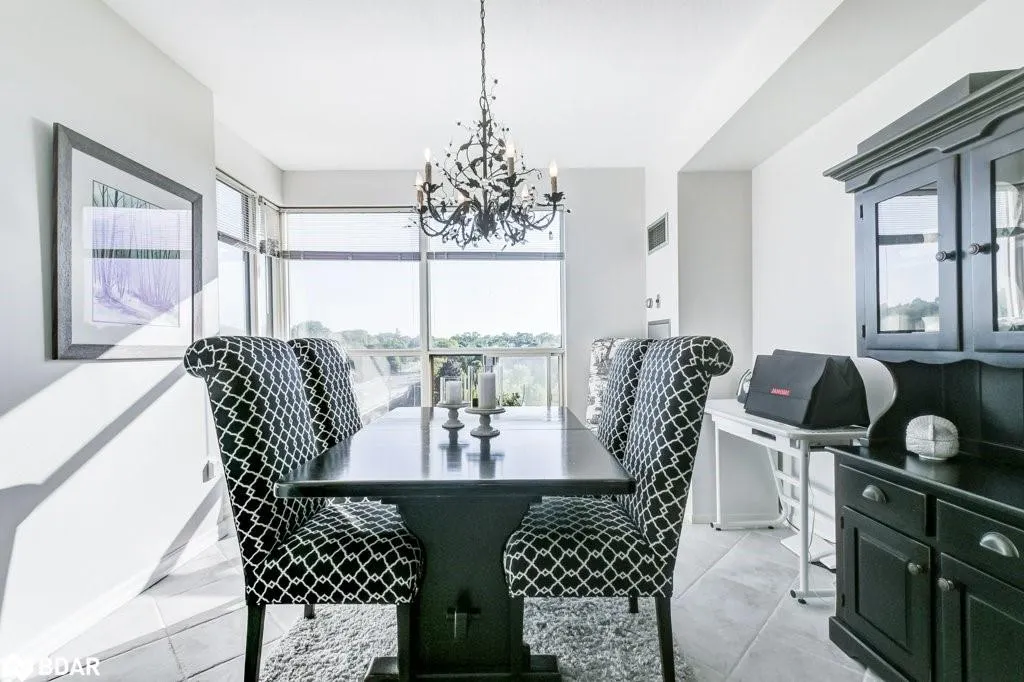 2511 Lakeshore Road W, #519