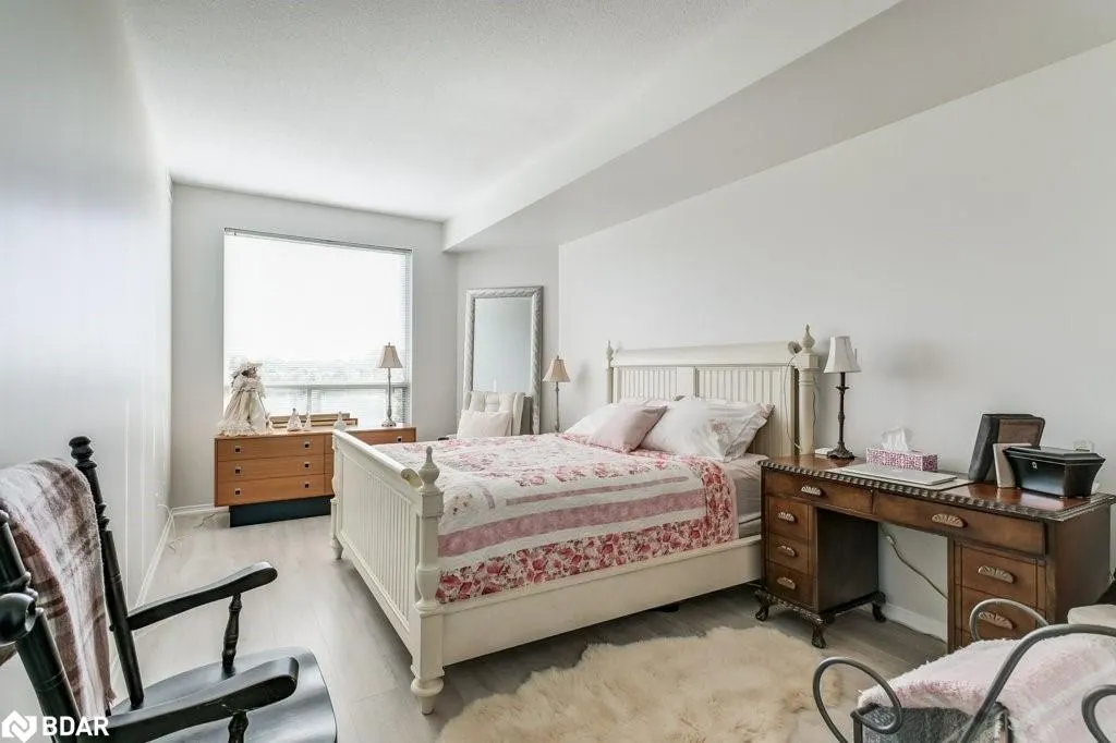 2511 Lakeshore Road W, #519