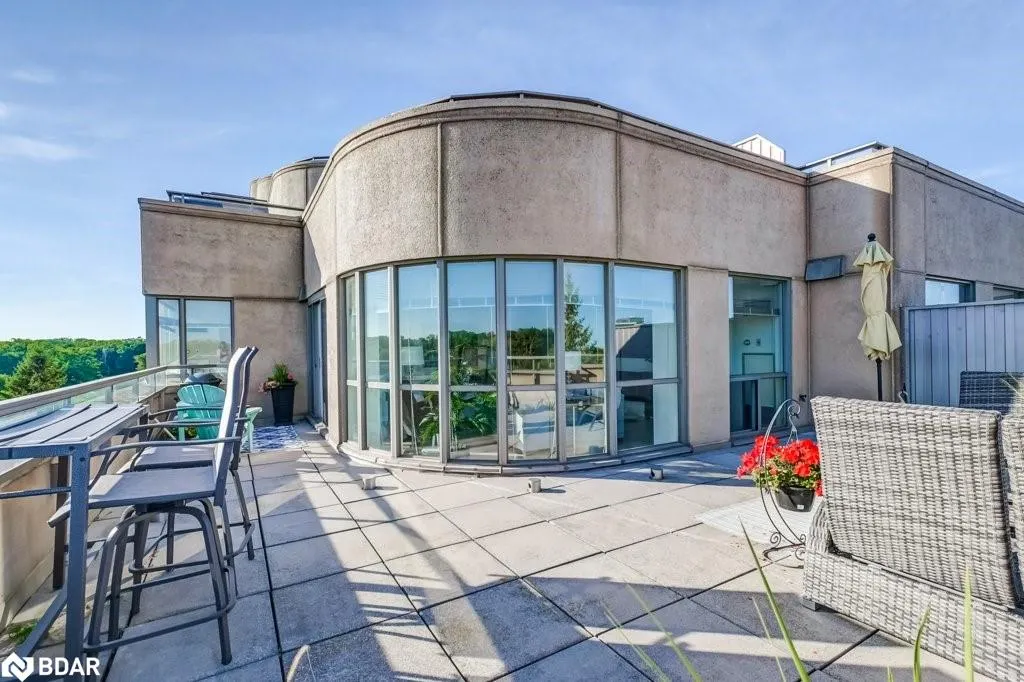 2511 Lakeshore Road W, #519
