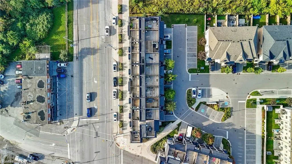 559 Lakeshore Road E
