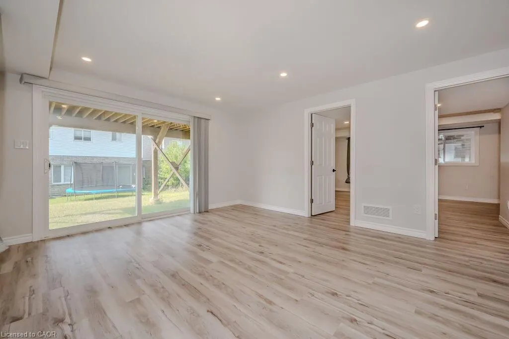277 Dewdrop Crescent, #Lower