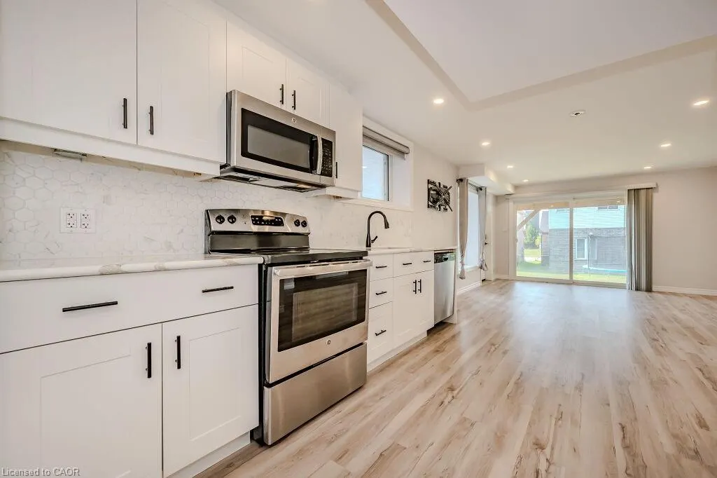 277 Dewdrop Crescent, #Lower