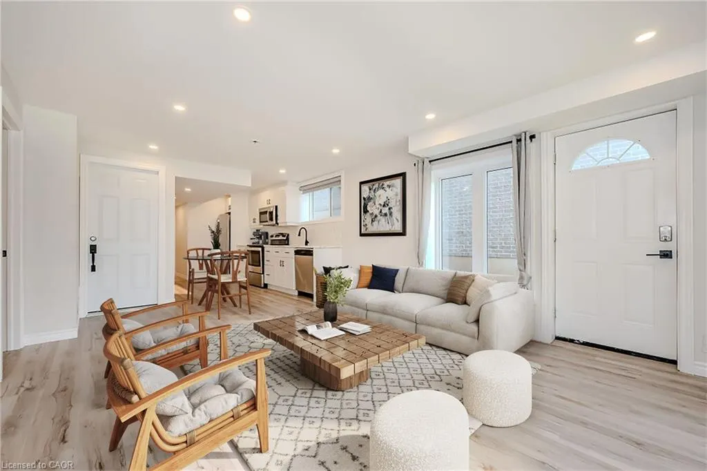 277 Dewdrop Crescent, #Lower