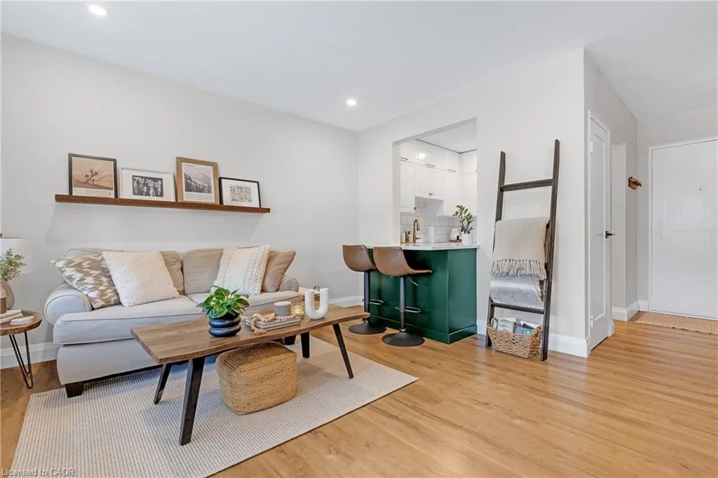 37 Mericourt Road, #208