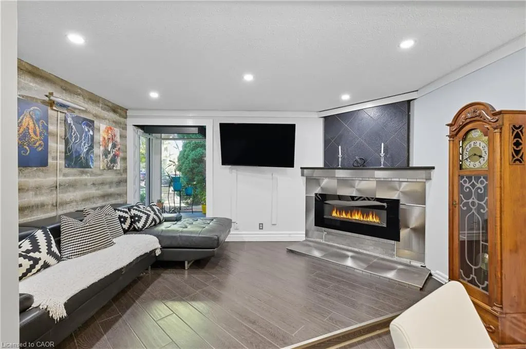 2385 Woodward Avenue, #28