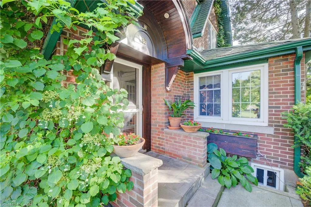 85 Union Boulevard
