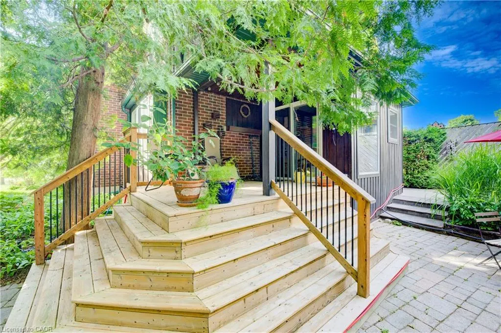 85 Union Boulevard