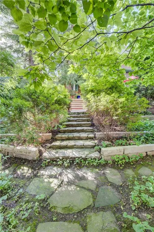 85 Union Boulevard