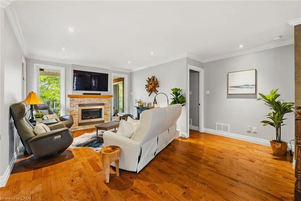 343 George Street N, #1