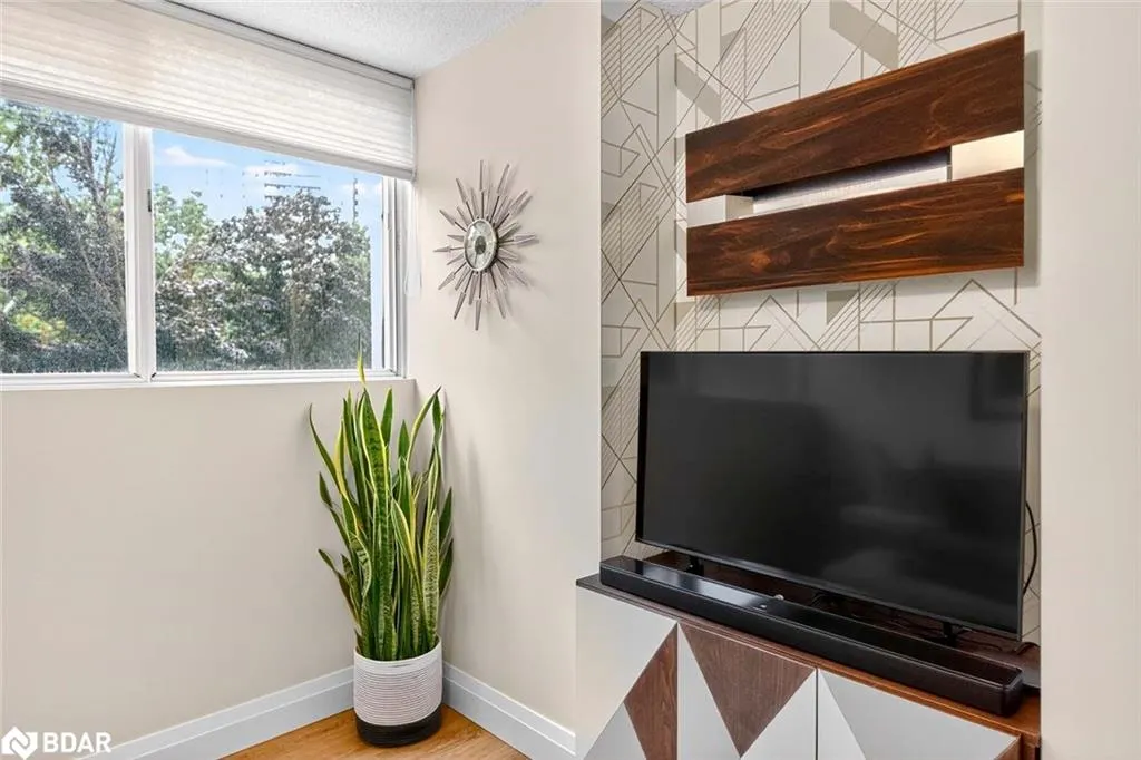 3695 Kaneff Crescent, #102