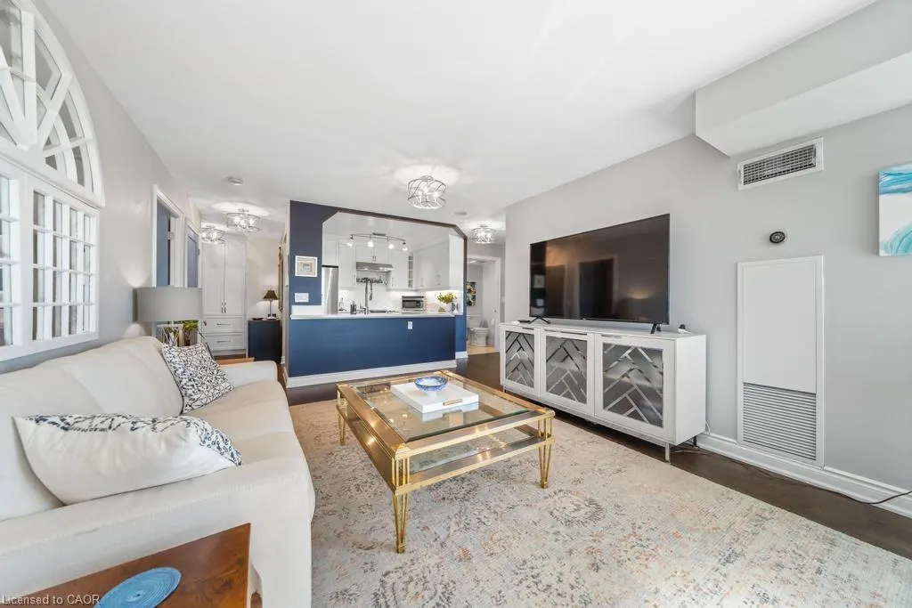 442 Maple Avenue, #1101