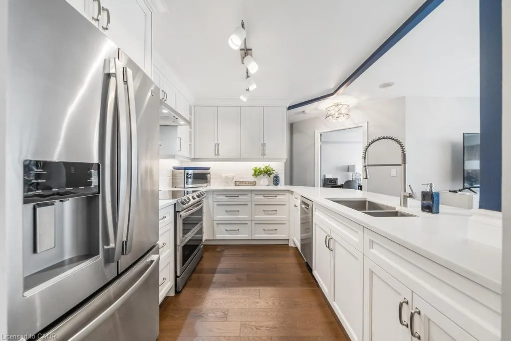 442 Maple Avenue, #1101