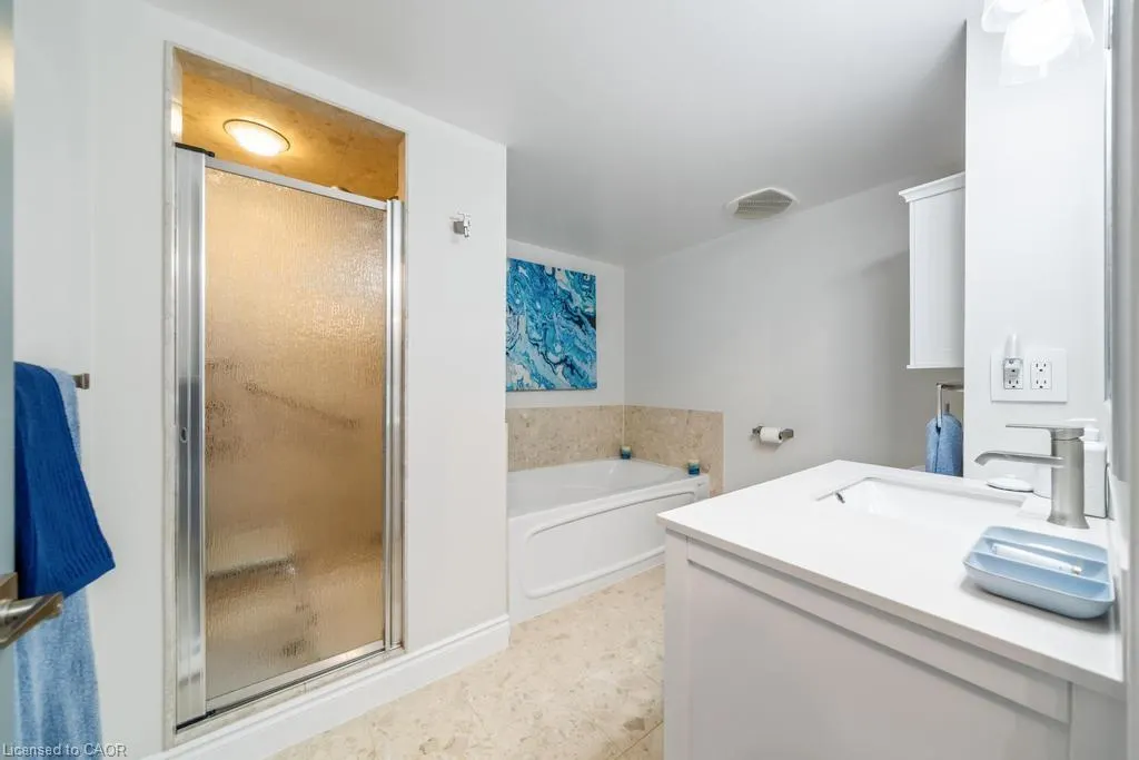 442 Maple Avenue, #1101