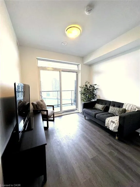 25 Wellington Street S, #1601
