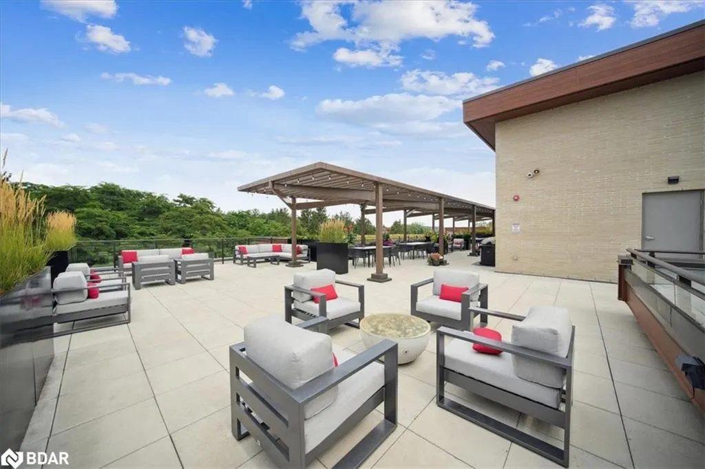 1575 Lakeshore Road West Road W, #105