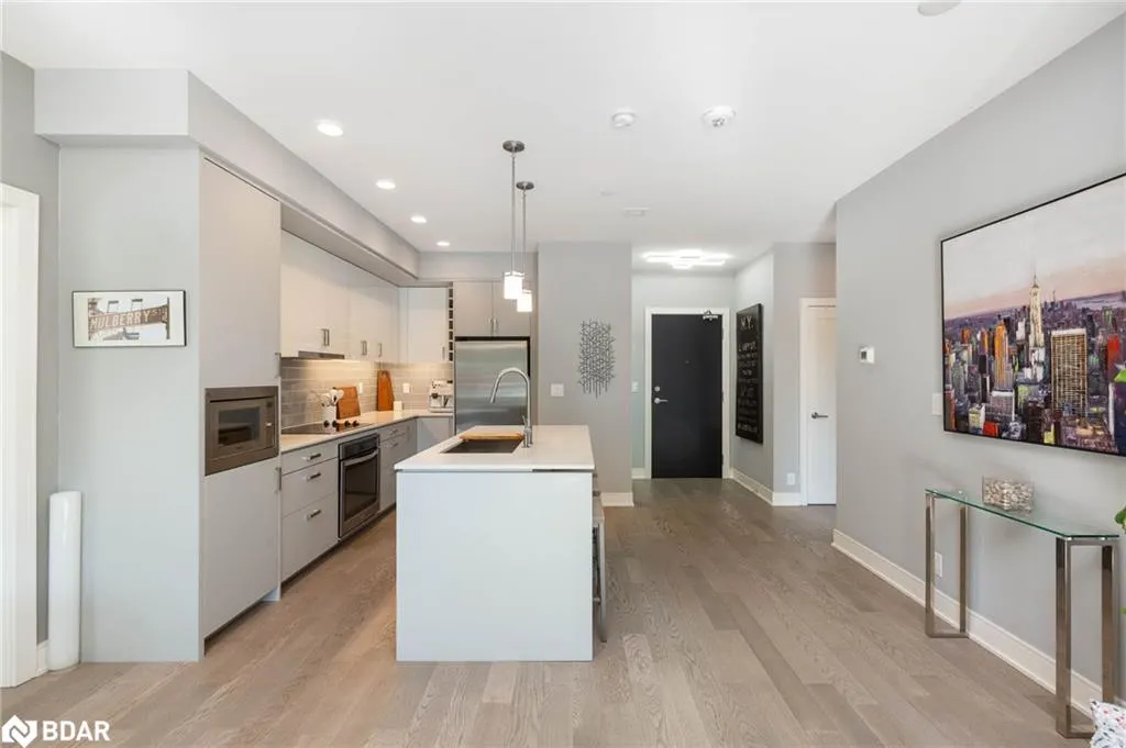 1575 Lakeshore Road West Road W, #105