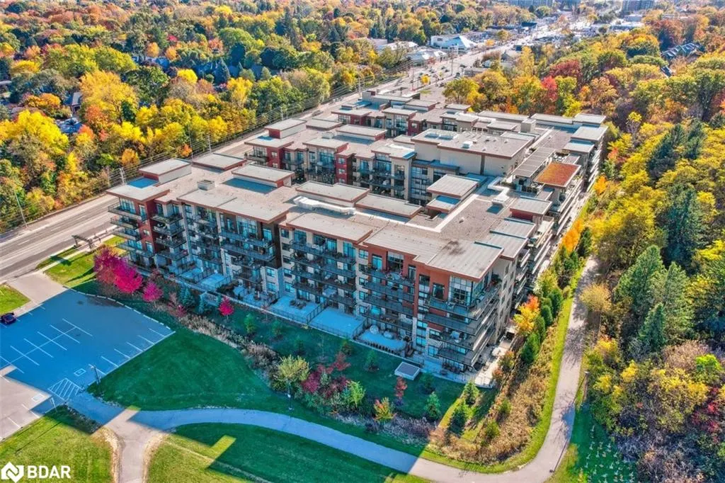 1575 Lakeshore Road West Road W, #105
