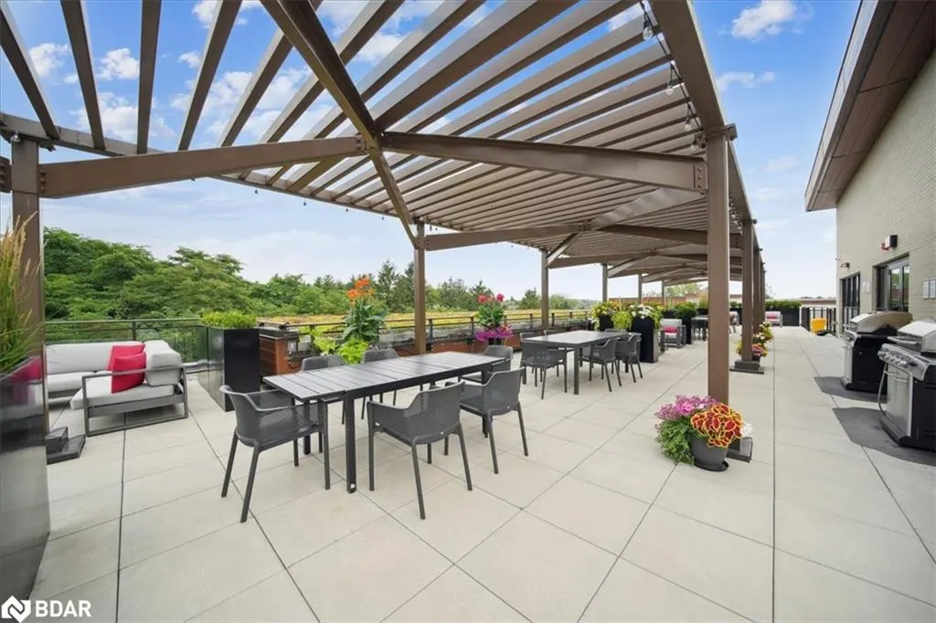 1575 Lakeshore Road West Road W, #105