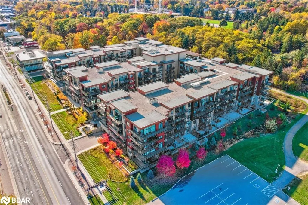 1575 Lakeshore Road West Road W, #105