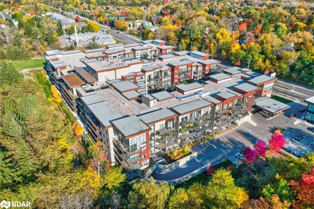 1575 Lakeshore Road West Road W, #105